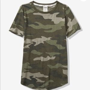 NWOT!PINK Victoria’s Secret basic t-shirt in Camo